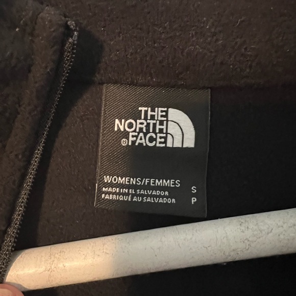 North Face Pull over 1/4 zip. - Picture 4 of 4